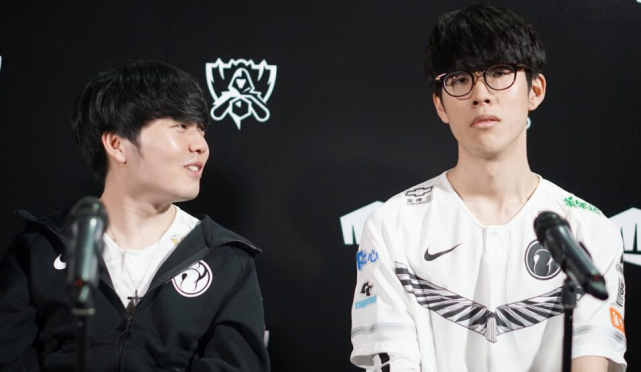 与阿迪达斯 与阿迪达斯