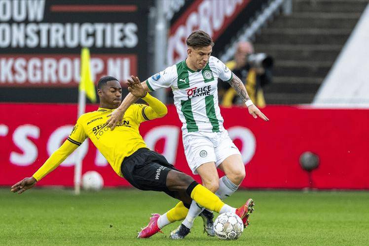 还在更衣室 还在更衣室